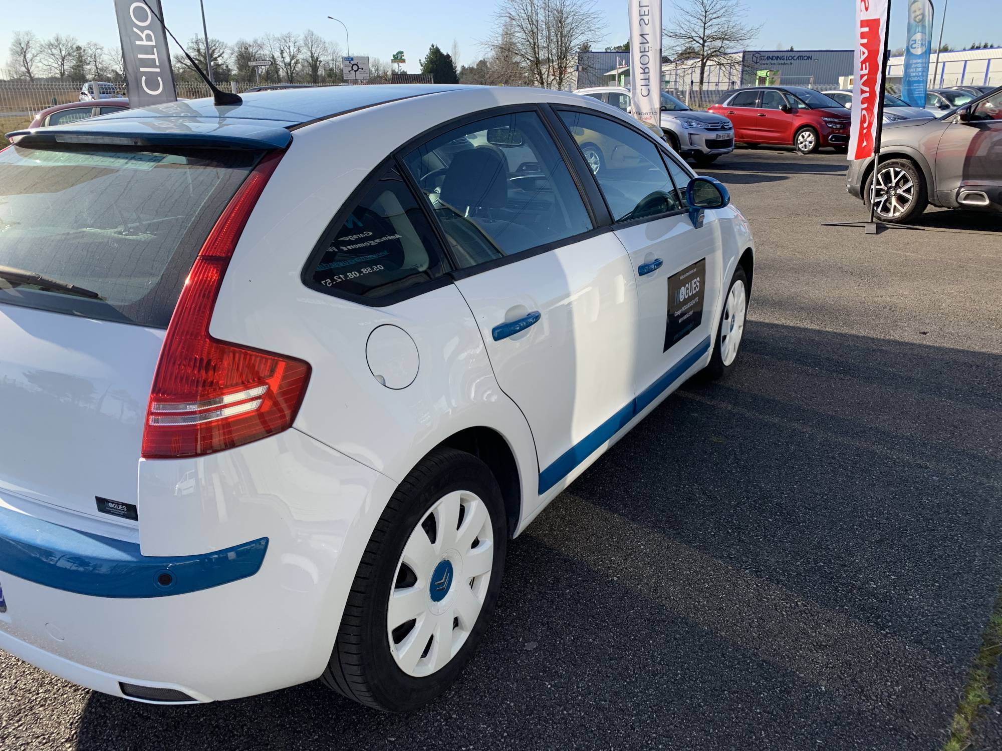 VEHICULE PAS LOIN DE DAX